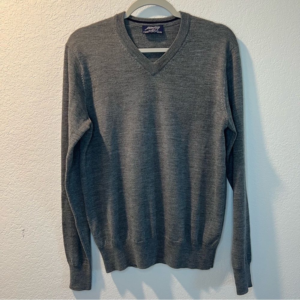 Men’s Jeremy Argyle gray merino wool v-neck pullover sweater size medium M